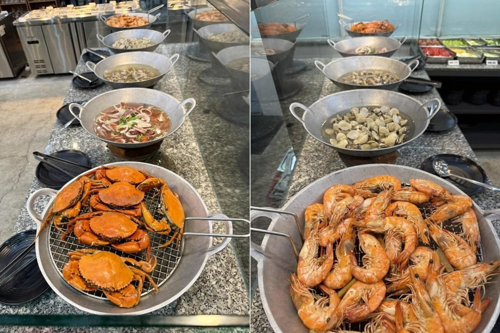 Quầy buffet tại qu&aacute;n c&oacute; hải sản chế biến sẵn v&agrave; tươi sống c&oacute; thể nướng hoặc thả lầu tại b&agrave;n (Nguồn: Cung Đ&igrave;nh BBQ Buffet - B&ograve; Mỹ Thượng Hạng)
